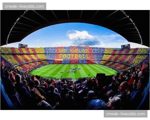 伯纳乌球场草皮完成更换，新草皮纹路或将影响定位球运行轨迹。