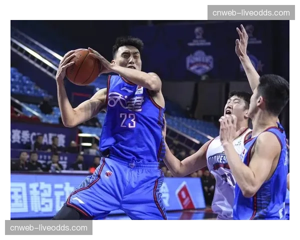 终场哨响，天津先行者老将时德帅与队友相拥，队史第二次闯入季后赛